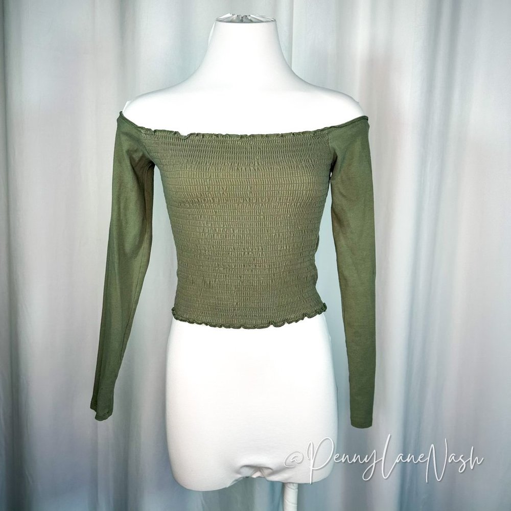 Hollister Smocked Off The Shoulder Long Sleeve Crop Top - Picture 2 of 9